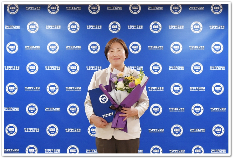 본관8층 병동간호사 - 2023년 4/4분기 친절직원 '위로와 공감상'